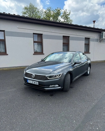 Volkswagen Passat cena 62000 przebieg: 190000, rok produkcji 2015 z Drobin małe 172